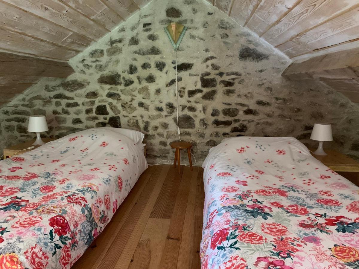 Petite Maison Conjat Saint-Julien-le-Petit المظهر الخارجي الصورة